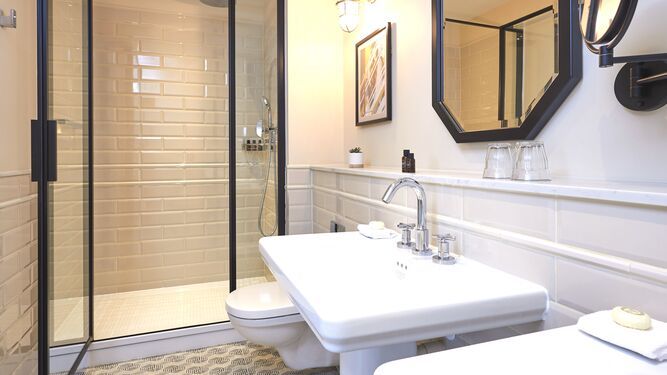 Junior_suite_bathroom