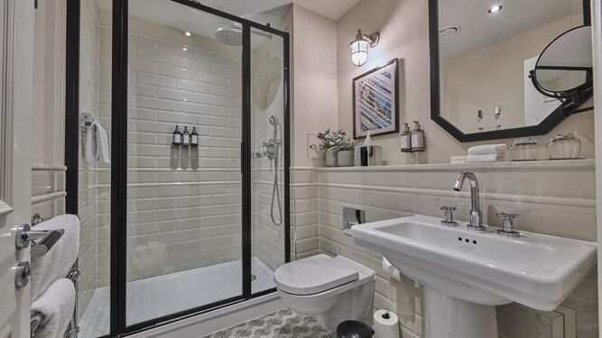 deluxe bathroom